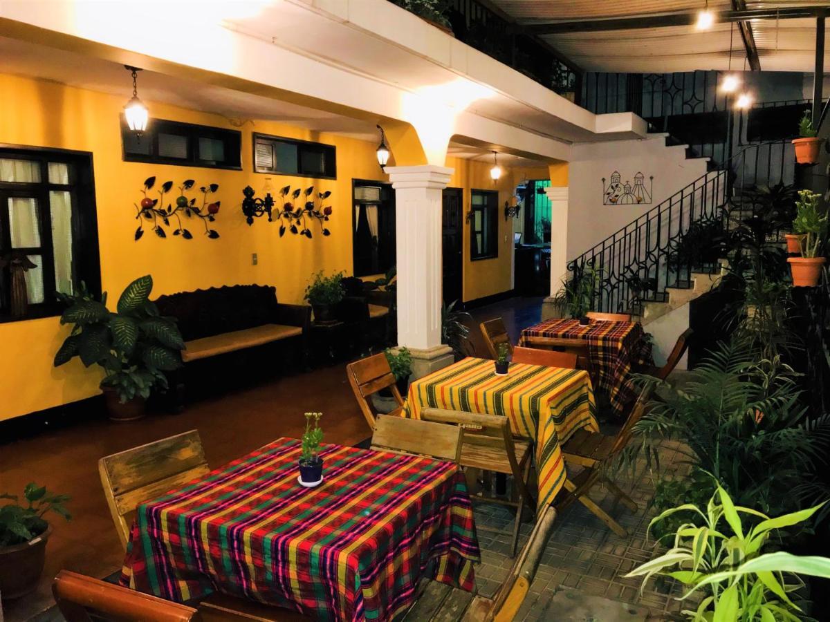 Posada Dona Luisa Антигуа-Гватемала Экстерьер фото